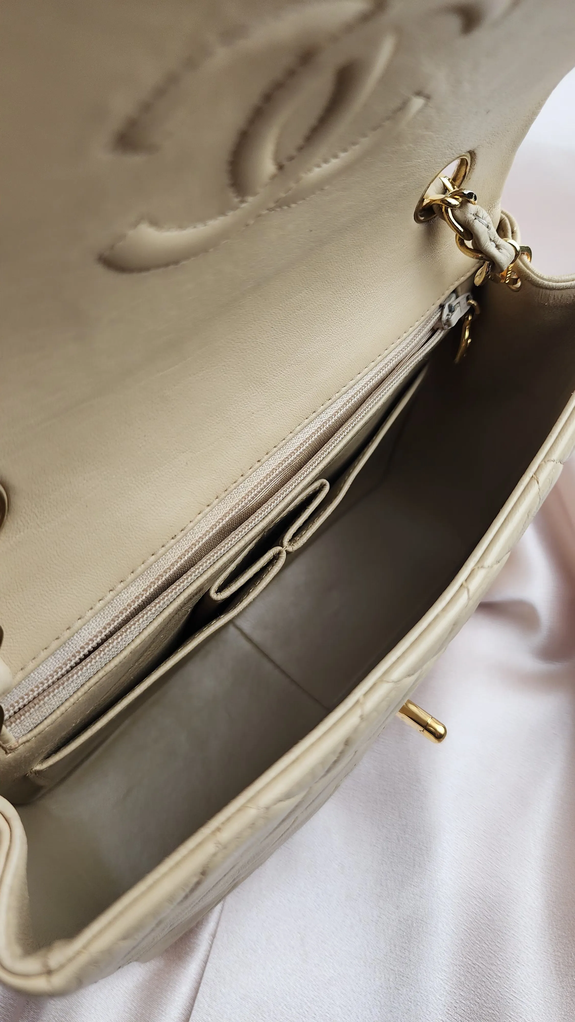 Chanel Vintage Matelasse Beige Lamb Skin Small Flap  - 818