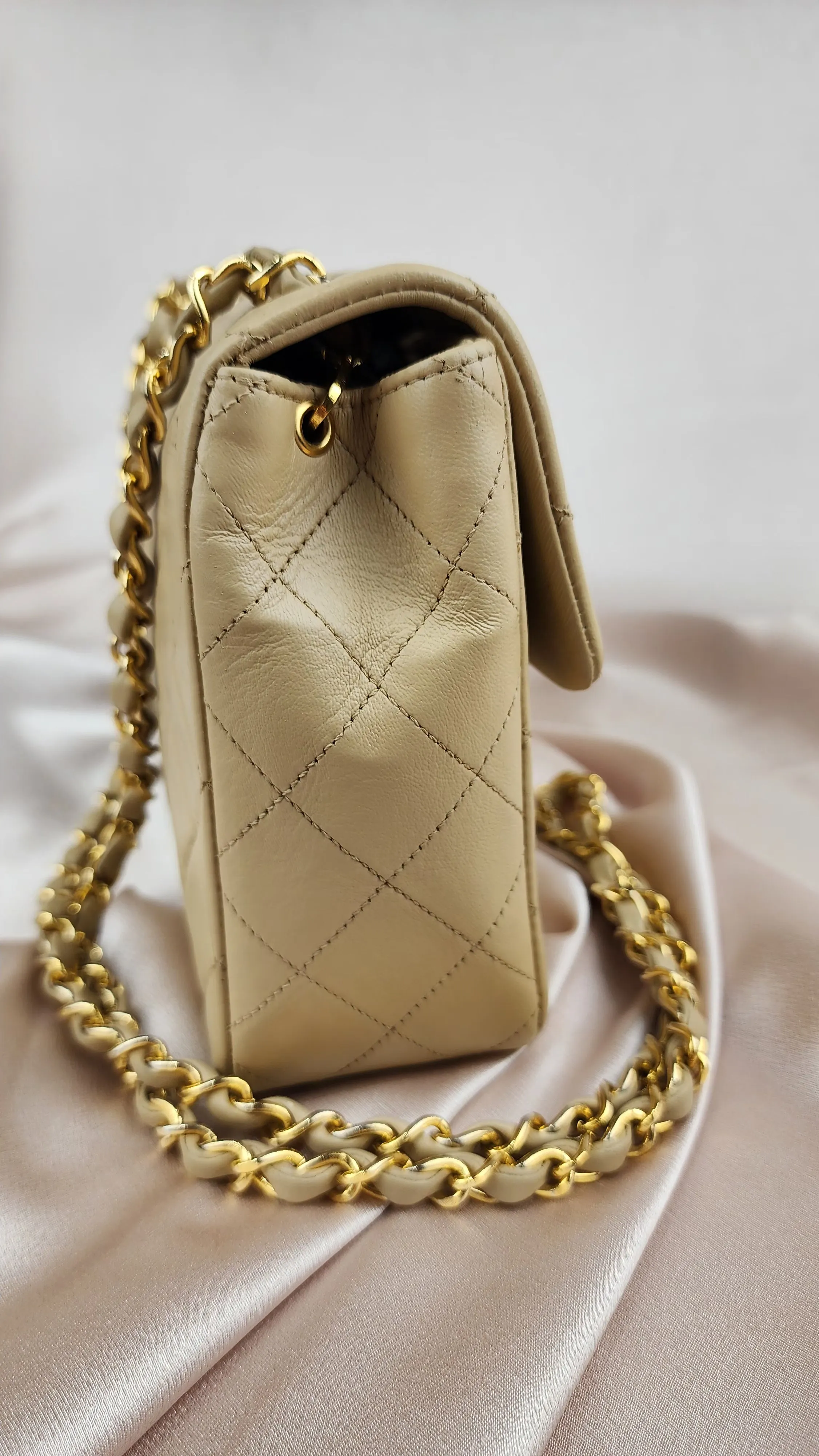 Chanel Vintage Matelasse Beige Lamb Skin Small Flap  - 818