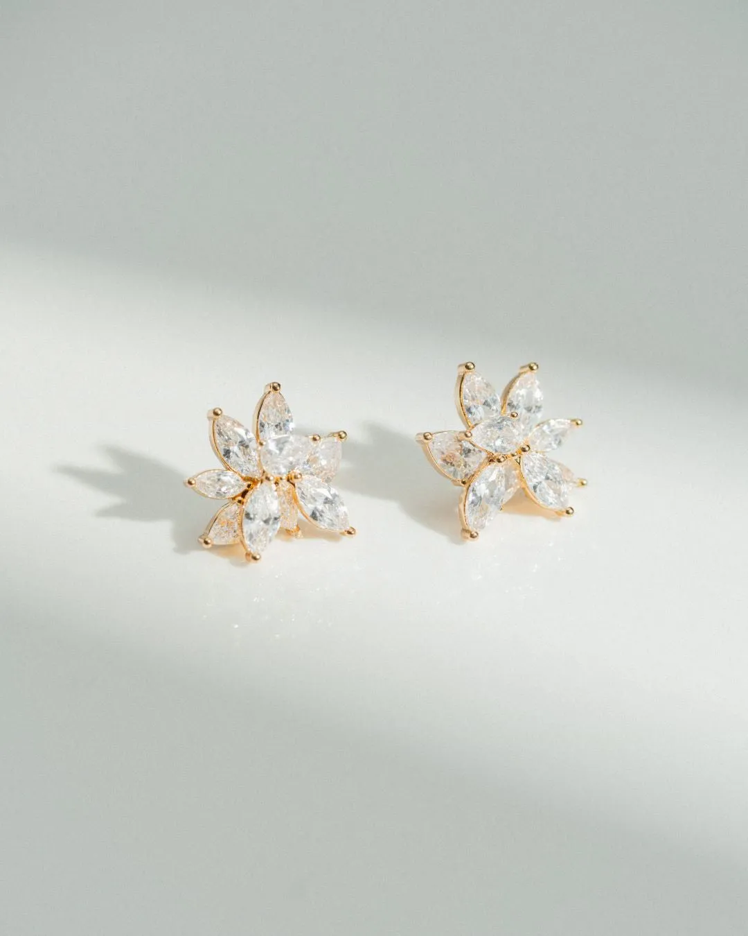 The Classy Bride earrings - gold plated